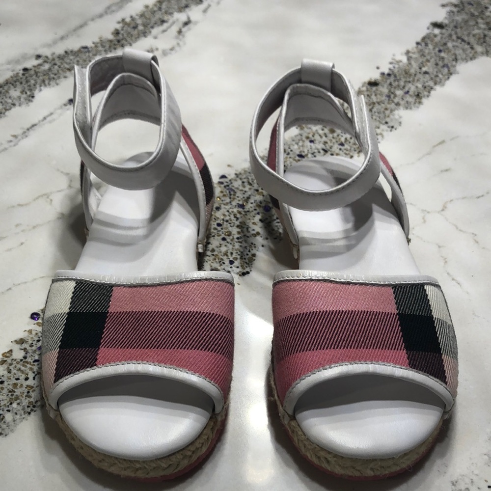 Burberry girls shoes pink and white size 31 for girls